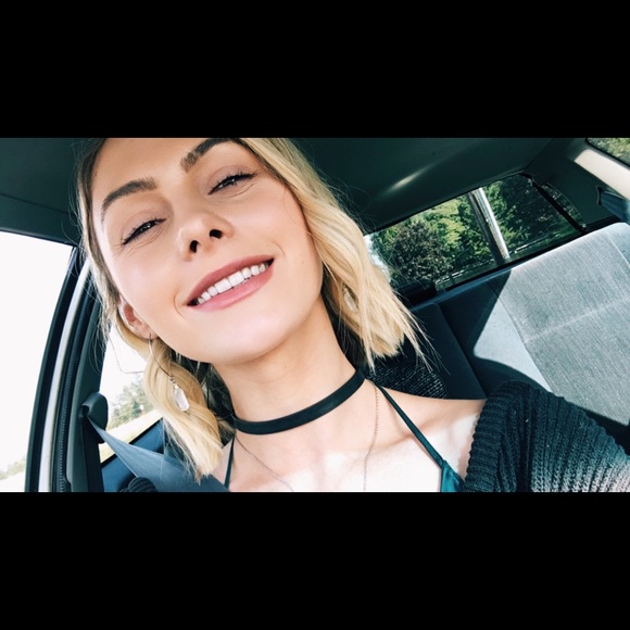 Meet your Posher, Shelby - Picture 3 of 4